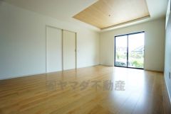 断熱性能の窓ガラスを採用。省エネ、光熱費カットにも貢献します。夏は涼しく、冬は暖かく快適に過ごせますよ＾＾