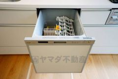 家事の時間が短縮できるフルオープンで開けやすい食器洗い乾燥機付。食事後に家族とのくつろぎタイムをしっかり取れます。
