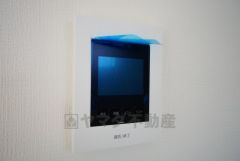 防犯性、セキュリティ対策に安心できるテレビモニター付きインターフォンです。セールスマン対策にもなり安心できます。