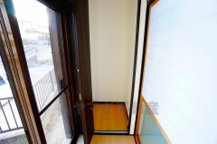 縁側にも収納付き。