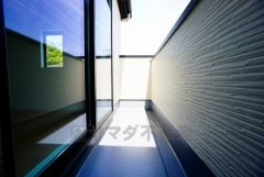 陽当たりの良いバルコニーです。お洗濯やお布団干しはもちろん、日光浴スペースにも。