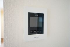 防犯性、セキュリティ対策に安心できるテレビモニター付きインターフォンです。セールスマン対策にもなり安心できます。