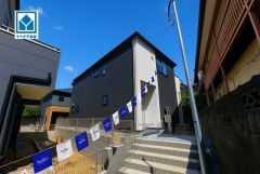 若宮小学校まで徒歩6分と近く、お子様も無理なく通えます。快適でゆとりのある生活空間で新生活を始めましょう^^