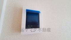 防犯性、セキュリティ対策に安心できるテレビモニター付きインターフォンです。セールスマン対策にもなり安心できます。