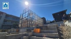 現地（2025年10月10日）撮影。若宮小学校まで徒歩2分と近く、お子様も無理なく通えます。快適でゆとりのある生活空間で新生活を始めましょう^^