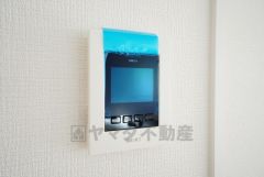 防犯はもちろん、セールスマン対策にもなるモニター付きインターホンです。お子さん1人での留守番時にも活躍しそうです。