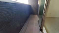 陽当たりの良いバルコニーです。お洗濯やお布団干しはもちろん、日光浴スペースにも。足元は防水工事施工済です。