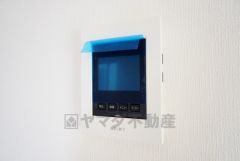 防犯性、セキュリティ対策に安心できるテレビモニター付きインターフォンです。セールスマン対策にもなり安心できます。