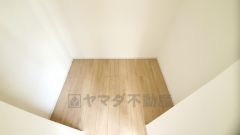 収納力豊富なウォークインクローゼット。洋服や小物などを1箇所にまとめて美しい収納を実現します。スーツケースのような大型の荷物も置けます＾＾