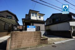 閑静な住宅街に佇む新築戸建、家族で安心して暮らせる住まい＾＾＾シンプルで機能的、二人三脚の暮らしがもっと快適になる我が家＾＾
