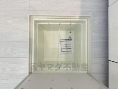 キッチンにある床下収納は、居住スペースを減らさずに買い置きの調味料や非常食などを保管することができます。