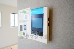 防犯性、セキュリティ対策に安心できるテレビモニター付きインターフォンです。セールスマン対策にもなり安心できます。