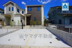 天神行急行バス停まで徒歩5分＾＾スーパーやコンビニなども近く周辺環境充実。快適でゆとりのある生活空間で新生活を始めましょう^^