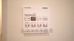 雨の日の洗濯も安心できる浴室暖房乾燥機付き浴室。リモコンで操作もボタン1つで簡単。