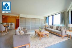 家具はイメージです。温かみのある雰囲気と、キッチンでの作業性を兼ね備え、家族の笑顔あふれる団らんのひと時をお過ごしいただける設計になっています。