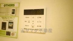 キッチン横からボタンひとつで操作が楽々。