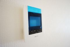 防犯性、セキュリティ対策に安心できるテレビモニター付きインターフォンです。セールスマン対策にもなり安心できます。