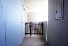 角部屋なので両隣を気にすることなく過ごせます。
