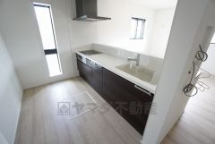 カウンタートップは耐熱性に優れており、日ごろのお掃除もふき取るだけでＯＫ。