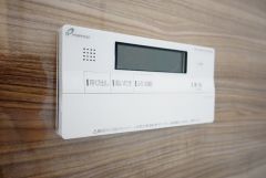 湯量・湯温の設定、そして保温までワンタッチのフルオートバス。便利な追い炊き機能付きです。