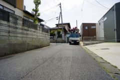 現地（2025年4月25日）撮影。大型車の通行が少なく、騒音や振動が少ないので静かで快適な生活を送れます。