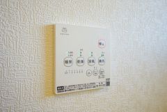 浴室暖房乾燥機付き＾＾梅雨の時期や花粉、PM2.5が酷いときなどの洗濯を干すのに重宝しそうですね＾＾