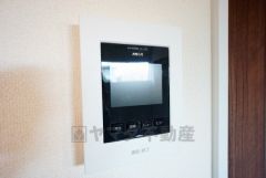 防犯性、セキュリティ対策に安心できるテレビモニター付きインターフォンです。セールスマン対策にもなり安心できます。