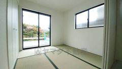 リビングからの続き間として和室をご用意しました。普段はリビングとつなげて開放的なスペースとして、来客時には客間としてお使いいただけます。