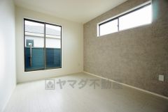 ご夫婦お二人のプライベートシーンを演出する寝室は、大容量のウォークインクローゼット付き。