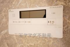 湯量・湯温の設定、そして保温までワンタッチのフルオートバス。便利な追い炊き機能付きです。