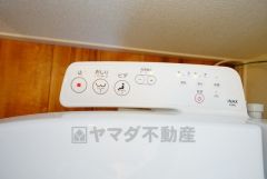 温水、暖房、ウォシュレット付の高機能トイレです。