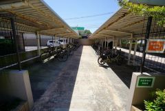 大切な自転車を守れるよう屋根付きの自転車置き場になっております。