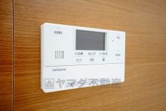 湯量・湯温の設定、そして保温までワンタッチのフルオートバス。便利な追い炊き機能付きです。