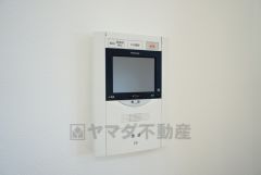 防犯性、セキュリティ対策に安心できるテレビモニター付きインターフォンです。セールスマン対策にもなり安心できます。