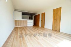 断熱性能の窓ガラスを採用。省エネ、光熱費カットにも貢献します。夏は涼しく、冬は暖かく快適に過ごせますよ＾＾