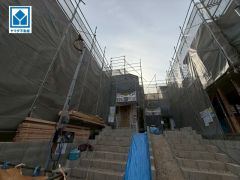 現地（2025年10月30日）撮影。若宮小学校まで徒歩2分と近く、お子様も無理なく通えます。快適でゆとりのある生活空間で新生活を始めましょう^^