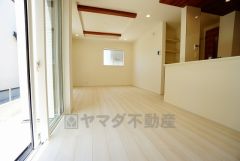 断熱性能の窓ガラスを採用。省エネ、光熱費カットにも貢献します。夏は涼しく、冬は暖かく快適に過ごせますよ＾＾