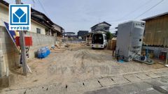 現地（2025年11月4日）撮影。福間小学校徒歩10分＾＾スーパーやコンビニなども近く周辺環境充実。快適でゆとりのある生活空間で新生活を始めましょう^^