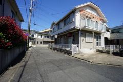 住人以外の車の進入も少なく、小さなお子様を持つご家庭にも安心です。