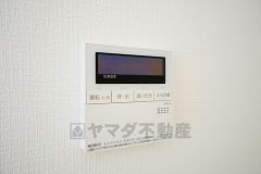 キッチン横からボタンひとつで操作が楽々。