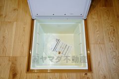 キッチンにある床下収納は居住スペースを減らさずに日用品のストックが収納可能＾＾