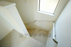 同仕様写真。リビング階段になっているので、お顔を合わす回数が増え、ぐっと家族の距離が縮まります。