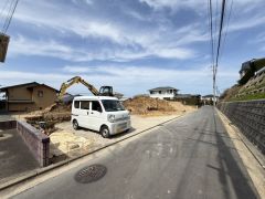 現地（2026年3月17日）撮影。住人以外の車の進入も少なく、小さなお子様を持つご家庭にも安心です。