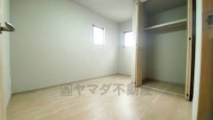 2面採光を確保した室内は、明るく大変居心地の良い空間となっております。