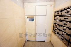 共働きの外出時に宅配物の受け取りができる便利な宅配ボックス付きです＾＾