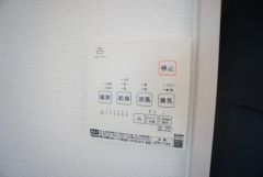 浴室暖房乾燥機には、暖房、乾燥、涼風、換気の4つの機能が付いています。タイマー付きです。換気・雨の日の洗濯も安心です＾＾