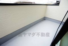 陽当たりの良いバルコニーです。お洗濯やお布団干しはもちろん、日光浴スペースにも。