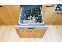 炊事時間を大幅に短縮できる食器洗浄乾燥機付き＾＾食器を洗う手間が減るので家族とのコミュニケーションの時間や自分の時間が増えますね。