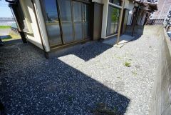 お子様と公園に行けない日も、のびのびお庭で遊べるのがうれしいですね。ガーデニングやお子様のプールなど大活躍です＾＾