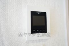 防犯性、セキュリティ対策に安心できるテレビモニター付きインターフォンです。セールスマン対策にもなり安心できます。